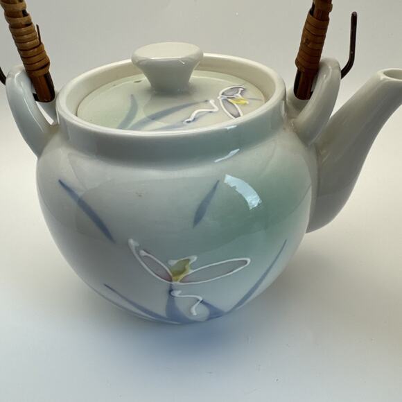 JAPANESE FINE PORCELAIN CONTEMPORARY TEAPOT BLUE PINK FLORAL WOVEN HANDLE - Picture 5 of 12